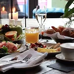 Staytion Urban Отель