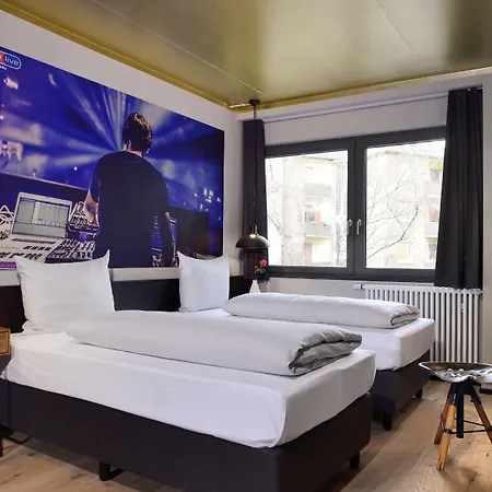 Staytion Urban Отель