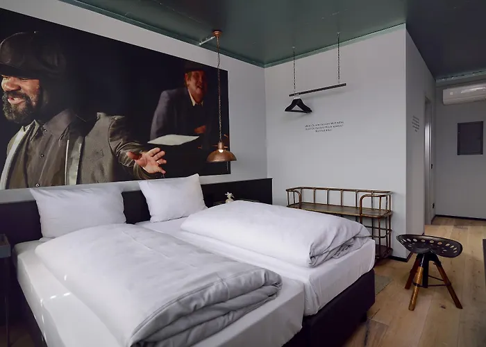 מלון Staytion Urban 3*