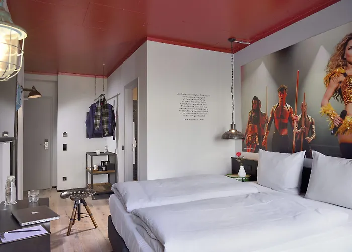 מלון Staytion Urban 3*