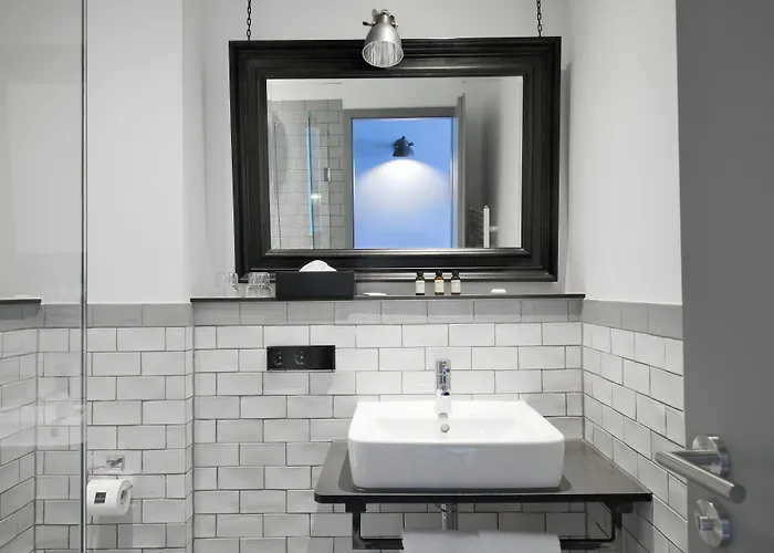 מלון Staytion Urban 3*